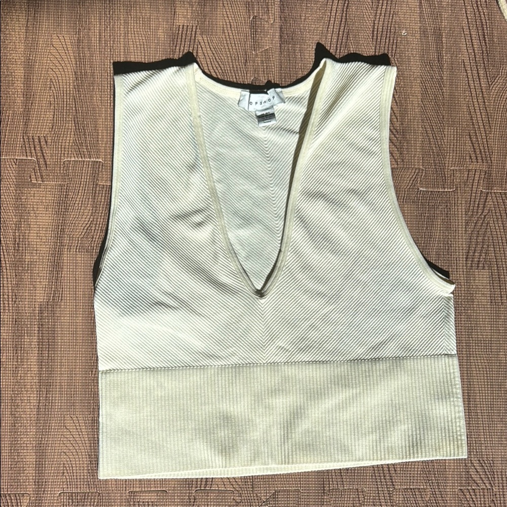 ARITZIA WHITE DEEP V-NECK TOP SIZE XS